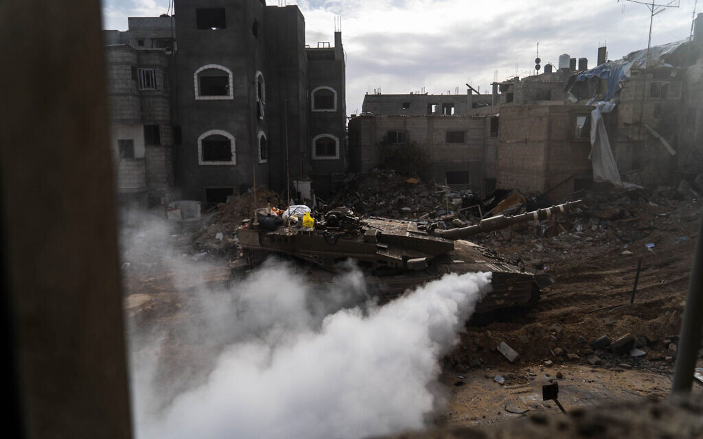Les troupes de Tsahal opèrent dans la bande de Gaza, dans une image publiée le 19 février 2024. (Crédit : armée israélienne)