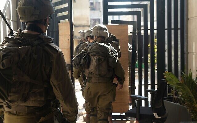 Des soldats israéliens dans la bande de Gaza, dans une image publiée le 15 février 2024. (Crédit : Armée israélienne) Des soldats israéliens dans la bande de Gaza, dans une image publiée le 15 février 2024. (Crédit : Armée israélienne)