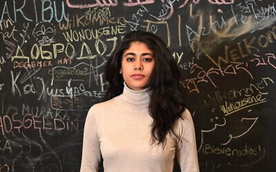 Rima Hassan, fondatrice de l'Observatoire des Camps de Réfugiés (OCR), à Paris, France, le 14 novembre 2019. (Crédit : Dominique Faget/AFP)