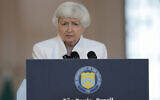 La secrétaire américaine au Trésor, Janet Yellen, donnant une conférence de presse à la veille des réunions des ministres des Finances et des gouverneurs des banques centrales du G20, à Sao Paulo, au Brésil, le 27 février 2024. (Crédit : Andre Penner/AP)
