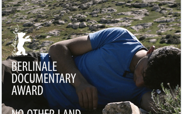 Affiche de lancement du prix du documentaire de la Berlinale lors du Festival du film de Berlin remporté par "No Other Land" le 24 février 2024. (Crédit : Autorisation)
