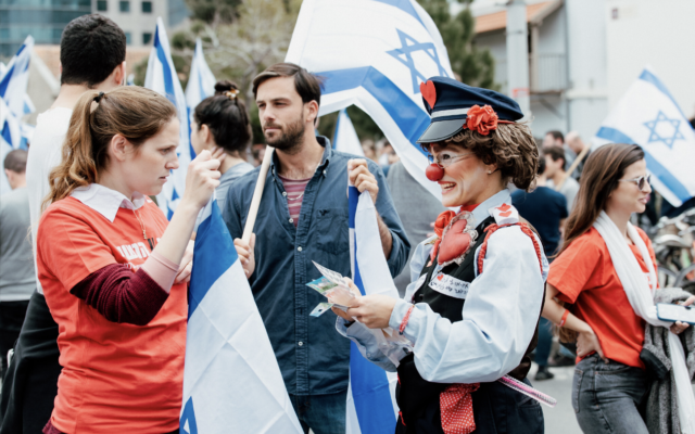 HaShoteret Az-Oolay, "la policière alors peut-être", à Jérusalem. (Crédit : Shaï Kendler)