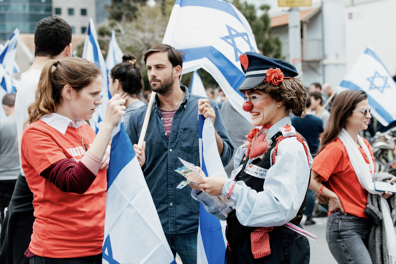 HaShoteret Az-Oolay, "la policière alors peut-être", à Jérusalem. (Crédit : Shaï Kendler)