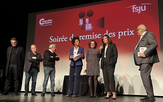 La remise du Prix du public, à la 4e édition du festival Dia(s)porama, à Paris, organisée du 22 janvier au 5 février 2024. (Crédit : Rachel A. Silberman)