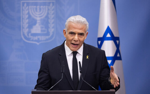 Le leader de l'opposition Yair Lapid lors d'une réunion de faction à la Knesset de Jérusalem, le 5 février 2024. (Crédit : Yonatan Sindel/ Flash90) Le leader de l'opposition Yair Lapid lors d'une réunion de faction à la Knesset de Jérusalem, le 5 février 2024. (Crédit : Yonatan Sindel/ Flash90)