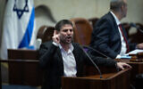 Le ministre des Finances Bezalel Smotrich s'exprimant à la tribune de la Knesset, à Jérusalem, le 7 février 2024. (Crédit :  Yonatan Sindel/Flash90)