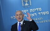 Le Premier ministre israélien Benjamin Netanyahu tient une conférence de presse au bureau du Premier ministre à Jérusalem le 17 février 2024. (Crédit : Yonatan Sindel/FLASH90)