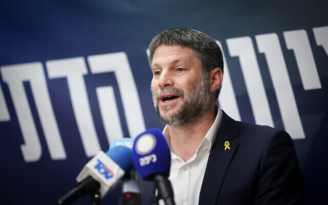 Le ministre des Finances et chef du parti HaTzionout HaDatit , Bezalel Smotrich, dirigeant une réunion de faction, à la Knesset, à Jérusalem, le 19 février 2024. (Crédit : Yonatan Sindel/Flash90) Le ministre des Finances et chef du parti HaTzionout HaDatit , Bezalel Smotrich, dirigeant une réunion de faction, à la Knesset, à Jérusalem, le 19 février 2024. (Crédit : Yonatan Sindel/Flash90)