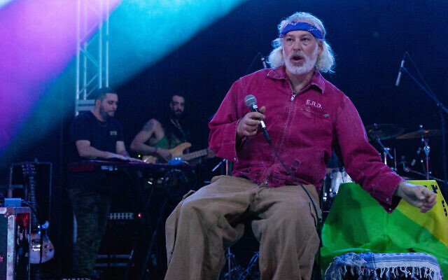 Matisyahu se produisant en concert lors du "Hold The Fire Tour" au Stubb's Waller Creek Amphitheater, à Austin, le 10 février 2024. (Crédit : Rick Kern/Getty Images via JTA) Matisyahu se produisant en concert lors du "Hold The Fire Tour" au Stubb's Waller Creek Amphitheater, à Austin, le 10 février 2024. (Crédit : Rick Kern/Getty Images via JTA)
