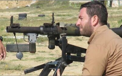 Le "journaliste" d'Al-Jazeera, Mohamed Washah, membre de la branche armée du Hamas, dans la bande de Gaza, sur une photo non-datée. (Crédit : Armée israélienne ; utilisée conformément à l'article 27a de la loi sur le droit d'auteur)
