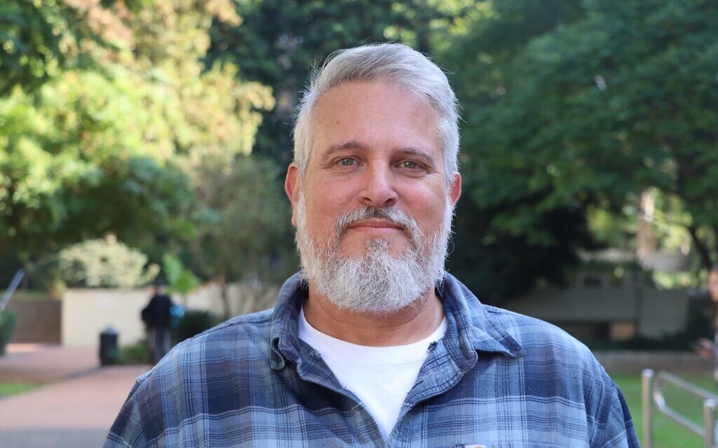Yaïr Bar-Haïm, directeur du Centre national pour le stress traumatique et la résilience à l'Université de Tel Aviv, en janvier 2024 (Crédit : Université de Tel Aviv)