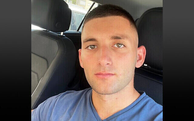 Matan Angrest, pris en otage le 7 octobre 2023 dans son unité du Corps Blindé Mécanisé de la base militaire de Nahal Oz. (Crédit : Autorisation)