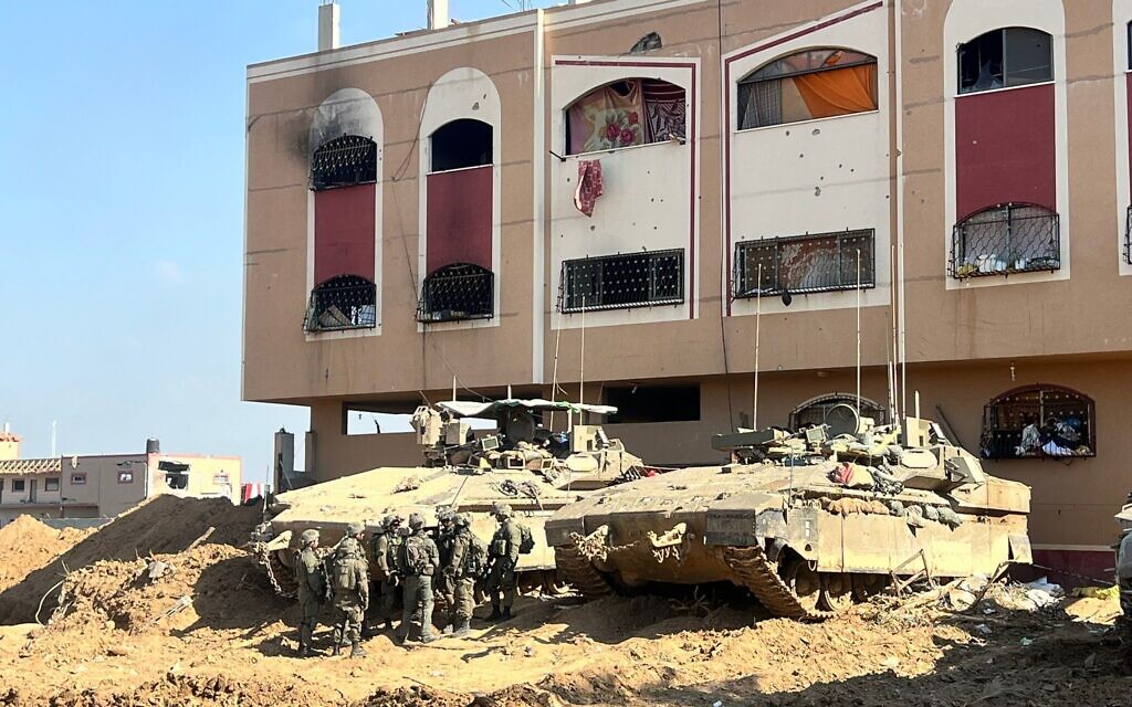 Des soldats du Bataillon Tzabar, dans le centre de la bande de Gaza, le 25 février 2024. (Crédit : Lazar Berman/The Times of Israel)