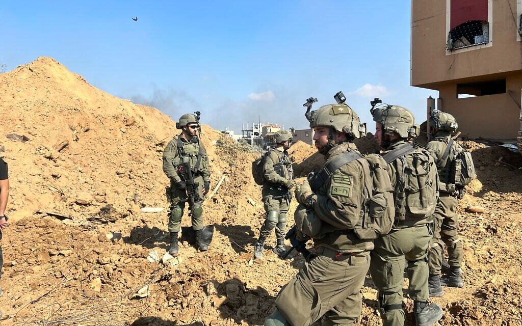 Des soldats du Bataillon Tzabar, dans le centre de la bande de Gaza, le 25 février 2024. (Crédit : Lazar Berman/The Times of Israel)