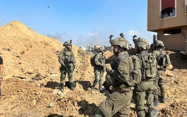 Des soldats du Bataillon Tzabar, dans le centre de la bande de Gaza, le 25 février 2024. (Crédit : Lazar Berman/The Times of Israel)