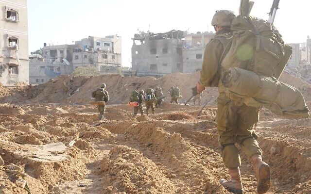 Les troupes israéliennes opérant dans la bande de Gaza sur une photo publiée par l'armée le 6 février 2024. (Crédit : armée israélienne)