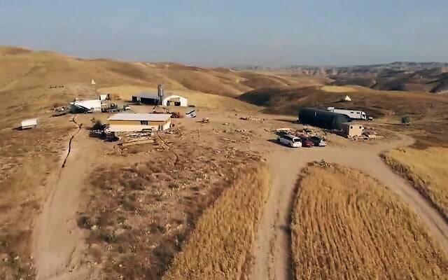 Une vue de l'avant-poste illégal de la ferme Tzon Kedar/Mitzpe Yehuda en Cisjordanie, datant de 2020, qui a été légalisé par le gouvernement en février 2023. (Crédit : Capture d'écran Facebook ; utilisée conformément à la clause 27a de la loi sur le droit d'auteur) Une vue de l'avant-poste illégal de la ferme Tzon Kedar/Mitzpe Yehuda en Cisjordanie, datant de 2020, qui a été légalisé par le gouvernement en février 2023. (Crédit : Capture d'écran Facebook ; utilisée conformément à la clause 27a de la loi sur le droit d'auteur)