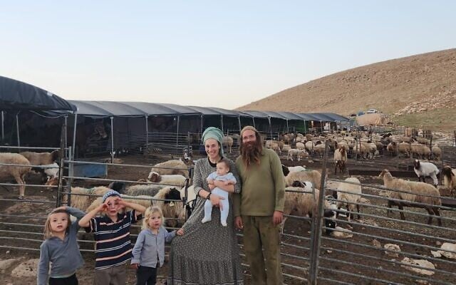 Neriya Ben Pazi, militant radical pro-implantations, avec sa famille dans son avant-poste agricole illégal de HaMahoch, en Cisjordanie. Une autre ferme de Ben Pazi, Havat Rimonim, a reçu des fonds publics par l'intermédiaire du ministère de l'Agriculture. (Crédit : Organisation d'aide juridique Honenu) Neriya Ben Pazi, militant radical pro-implantations, avec sa famille dans son avant-poste agricole illégal de HaMahoch, en Cisjordanie. Une autre ferme de Ben Pazi, Havat Rimonim, a reçu des fonds publics par l'intermédiaire du ministère de l'Agriculture. (Crédit : Organisation d'aide juridique Honenu)