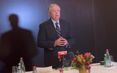 Le sénateur Lindsey Graham à Jérusalem, le 27 mars 2024. (Crédit : Lazar Berman/The Times of Israel)