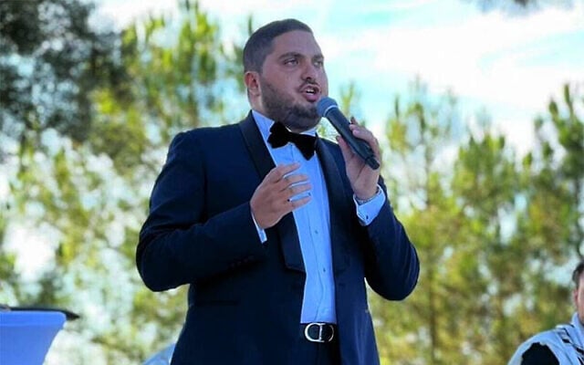 Le chanteur né au Maroc Gabriel Ohayon est en Israël pour chanter avec l'Orchestre andalou israélien d'Ashdod, au mois de mars 2024. (Autorisation) Le chanteur né au Maroc Gabriel Ohayon est en Israël pour chanter avec l'Orchestre andalou israélien d'Ashdod, au mois de mars 2024. (Autorisation)