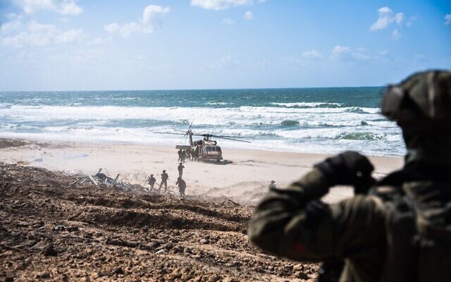 Les troupes israéliennes opèrent à Gaza, dans une image non datée autorisée à la  publication le 25 mars 2024. (Crédit : Armée israélienne)