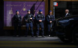 Illustration : Des policiers suisses du canton de Zurich, à Davos, le 23 mai 2022. (Crédit : Fabrice Coffrini/AFP)