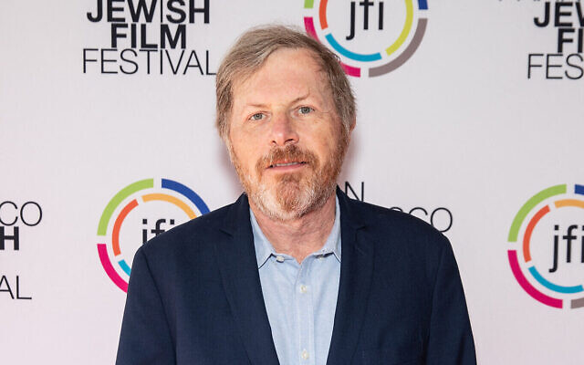 Le réalisateur Ron Frank arrive lors de la première de ‘Remembering Gene Wilder’ au cinéma Castro de San Francisco, en Californie, le 20 juillet 2023. (Crédit : Miikka Skaffari/Getty Images/AFP)