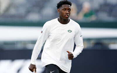 Sauce Gardner des New York Jets lors des échauffements avant la première mi-temps d'un match de pré-saison contre les Tampa Bay Buccaneers au MetLife Stadium, à East Rutherford, dans le New Jersey, le 19 août 2023. (Crédit : Sarah Stier/Getty Images/AFP)
