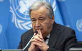 Le secrétaire général de l'ONU, Antonio Guterres, parlant de ses priorités pour 2024 lors d'une conférence de presse au siège de l'ONU, à New York, le 8 février 2024. (Crédit : Angela Weiss/AFP)
