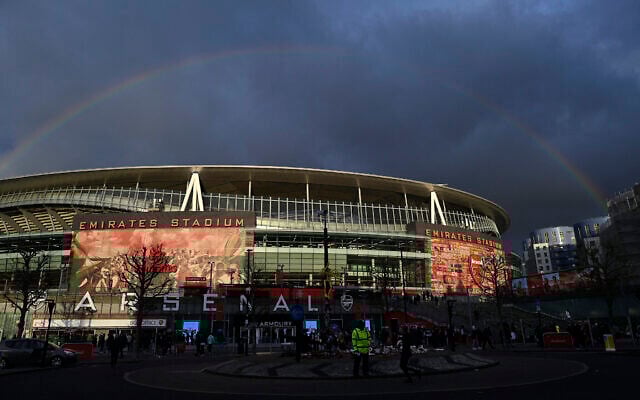 Illustration : Un arc-en-ciel au-dessus de l'Emirates Stadium avant le match de football de la Premier League anglaise entre Arsenal et Newcastle United, à Londres, le 24 février 2024. (Crédit : Justin Tallis/AFP)