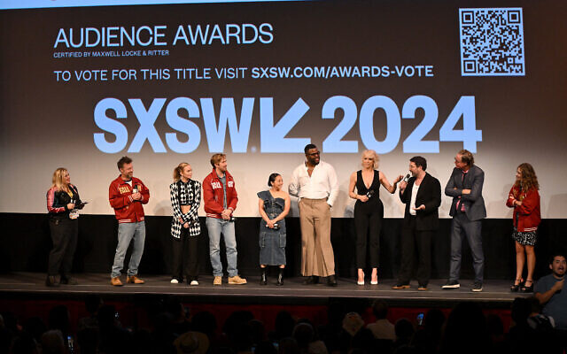 Illustration : Claudette Godfrey, David Leitch, Emily Blunt, Ryan Gosling, Stephanie Hsu, Winston Duke, Hannah Waddingham, Drew Pearce, Guymon Casady et Kelly McCormick assistant à la première de SXSW de "The Fall Guy" présentée par Universal Pictures, au Paramount Theater, à Austin, au Texas, le 12 mars 2024. (Crédit : Daniel Boczarski/Getty Images for Universal Pictures/AFP) Illustration : Claudette Godfrey, David Leitch, Emily Blunt, Ryan Gosling, Stephanie Hsu, Winston Duke, Hannah Waddingham, Drew Pearce, Guymon Casady et Kelly McCormick assistant à la première de SXSW de "The Fall Guy" présentée par Universal Pictures, au Paramount Theater, à Austin, au Texas, le 12 mars 2024. (Crédit : Daniel Boczarski/Getty Images for Universal Pictures/AFP)