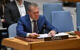 L'ambassadeur d'Israël à l'ONU, Gilad Erdan, lors d'une réunion du Conseil de sécurité des Nations unies, au siège de l'ONU, à New York, le 25 mars 2024. (Crédit : Angela Weiss/AFP)