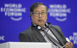 Le président colombien Gustavo Petro participe à une table ronde lors de la réunion annuelle du Forum économique mondial à Davos, en Suisse, le 17 janvier 2024. (Crédit : AP Photo/Markus Schreiber)