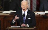Le président américain Joe Biden prononce le discours sur l'état de l'Union lors d'une session conjointe du Congrès au Capitole des États-Unis, jeudi 7 mars 2024, à Washington. (Crédit : AP Photo/Andrew Harnik)