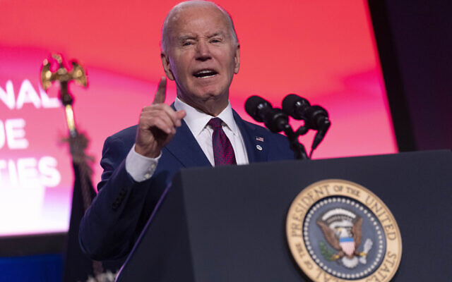 Le président américain Joe Biden s'adressant à la National League of Cities, au Marriott Marquis, à Washington, le 11 mars 2024. (Crédit : Andrew Harnik/AP) Le président américain Joe Biden s'adressant à la National League of Cities, au Marriott Marquis, à Washington, le 11 mars 2024. (Crédit : Andrew Harnik/AP)