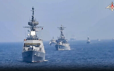 Image tirée d'une vidéo fournie par le service de presse du ministère russe de la Défense le 18 mars 2023, montrant des navires de guerre lors d'un exercice naval conjoint de la Russie, de la Chine et de l'Iran en mer d'Arabie. (Service de presse du ministère russe de la défense via AP, File)