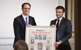 Le président du Conseil représentatif des institutions juives françaises (CRIF), Yonathan Arfi, et le président français Emmanuel Macron, lors d'une cérémonie célébrant le 80e anniversaire du Conseil représentatif des institutions juives de France (CRIF), à l'Elysée, à Paris, le 18 mars 2024. (Crédit : Yoan Valat/Pool Photo via AP)