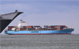 Illustration : Le MV Maersk Rubicon arrivant au port de Melbourne, le plus grand port australien pour les marchandises conteneurisées et générales, pour décharger ses conteneurs, à Melbourne, le 19 mars 2024. (Crédit : William West/AFP)