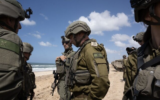 Le chef du Commandement du Sud de l'armée israélienne, le général Yaron Finkelman, à proximité de l'hôpital Shifa, dans la ville de Gaza, le 22 mars 2024. (Crédit : Armée israélienne)