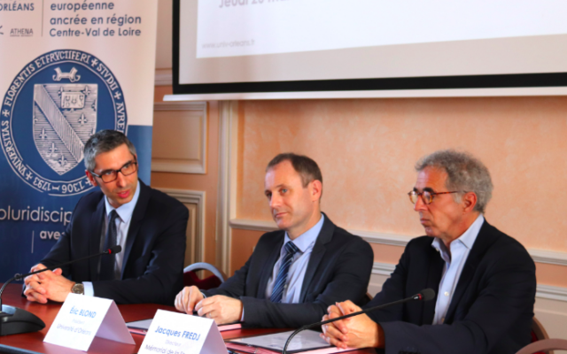 Les présidents de l’Université d’Orléans et le directeur du Mémorial de la Shoah de Paris, à l’Université d’Orléans, le 20 mars 2024. (Crédit : Université d’Orléans)