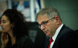 Le ministre de l'Éducation Yoav Kisch, assistant à une audience de la commission de l'Éducation, de la Culture et des Sports de la Knesset, à Jérusalem, le 30 janvier 2024. (Crédit : Yonatan Sindel/Flash90)
