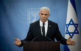 Le leader de l'opposition Yaïr Lapid lors d'une réunion de sa faction Yesh Atid, à la Knesset, à Jérusalem, le 11 mars 2024. (Crédit : Yonatan Sindel/Flash90)
