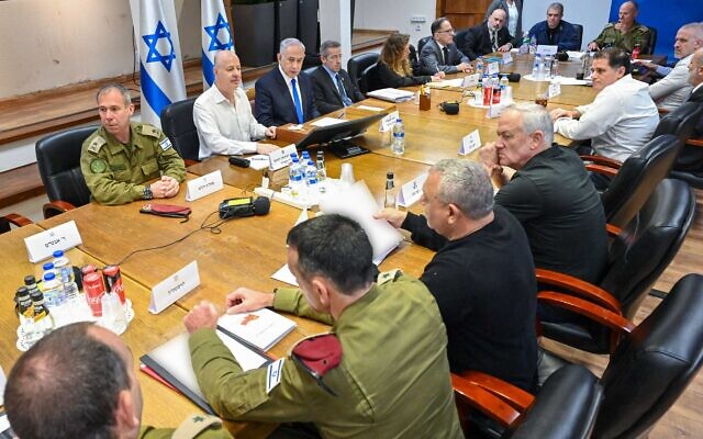 Le Premier ministre lors d'une réunion du cabinet de guerre à Tel Aviv, le 15 mars 2024. (Crédit : Kobi Gideon/GPO) Le Premier ministre lors d'une réunion du cabinet de guerre à Tel Aviv, le 15 mars 2024. (Crédit : Kobi Gideon/GPO)