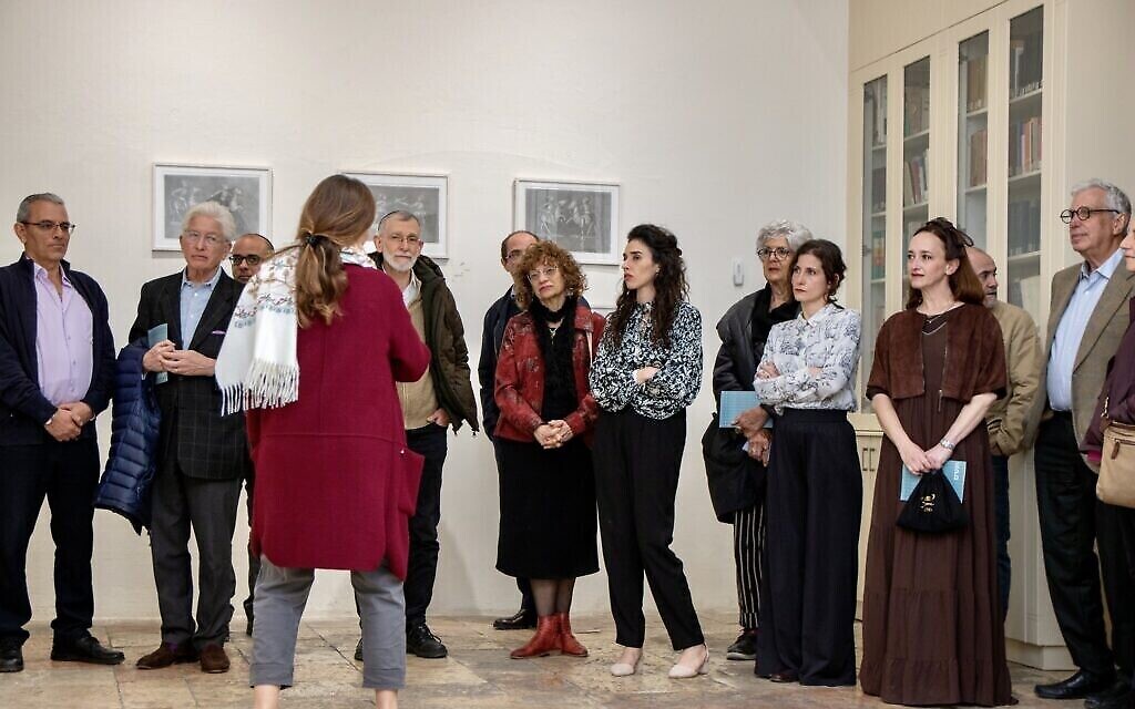 Lors de l'ouverture de la Biennale de Jérusalem 2024, reprogrammée en mars 2024, au Musée d'art juif italien de Nahon (Autorisation)