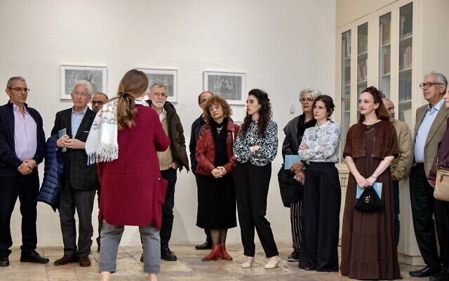 Lors de l'ouverture de la Biennale de Jérusalem 2024, reprogrammée en mars 2024, au Musée d'art juif italien de Nahon (Autorisation)