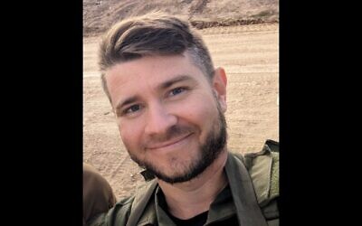 Le Sgt. Maj. (Res.) Dennis Yekimov, tué à Gaza le 2 mars 2024, sur une photo non-datée. (Crédit : Armée israélienne)