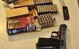 Des armes et des munitions illégales saisies par la police à Jérusalem-Est, sur une photo publiée le 14 mars 2024. (Crédit : Police israélienne)