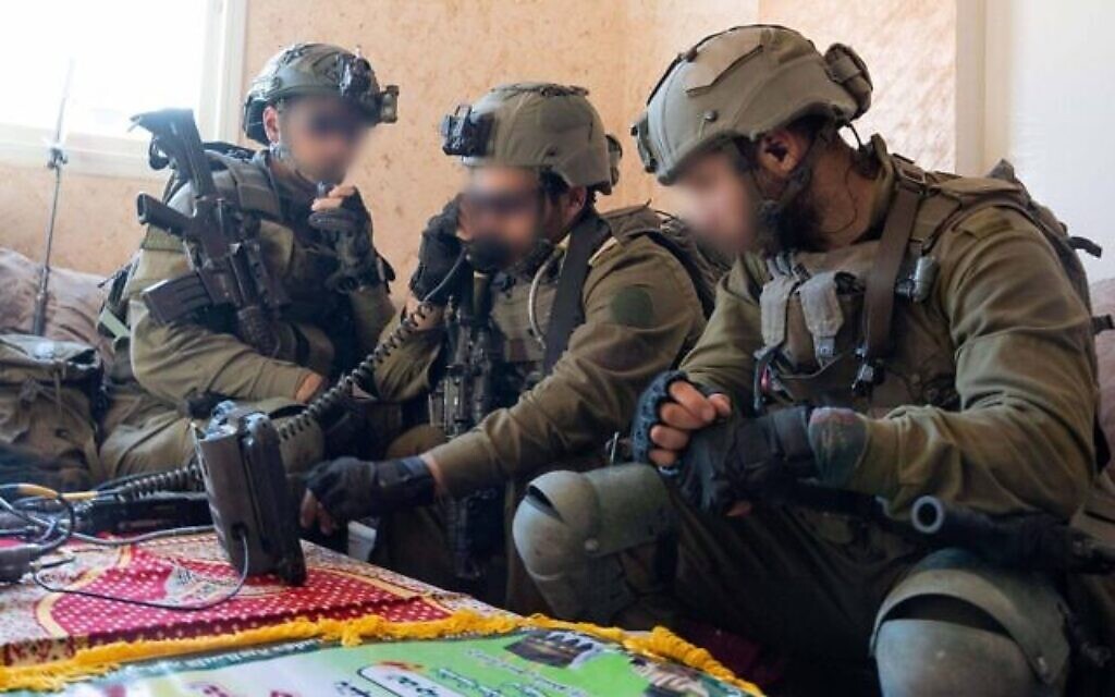 Les troupes de Tsahal opèrent dans la bande de Gaza ; photo publiée le 14 mars 2024. (Crédit : armée israélienne)