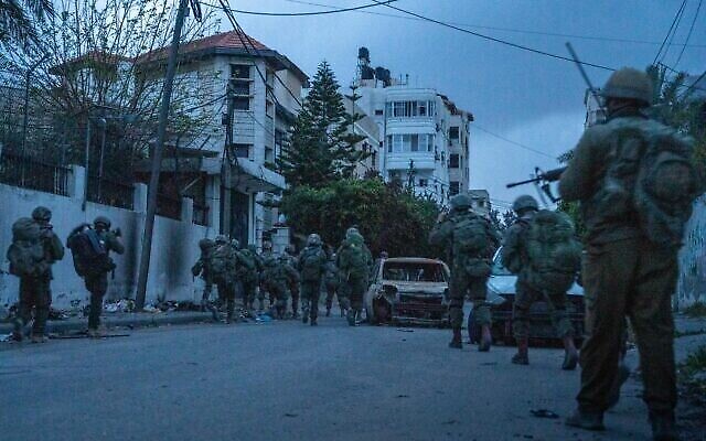 Les troupes de l’armée israélienne opérant à l'hôpital Shifa, dans la bande de Gaza, sur une image publiée le 19 mars 2024. (Crédit : Armée israélienne) Les troupes de l’armée israélienne opérant à l'hôpital Shifa, dans la bande de Gaza, sur une image publiée le 19 mars 2024. (Crédit : Armée israélienne)