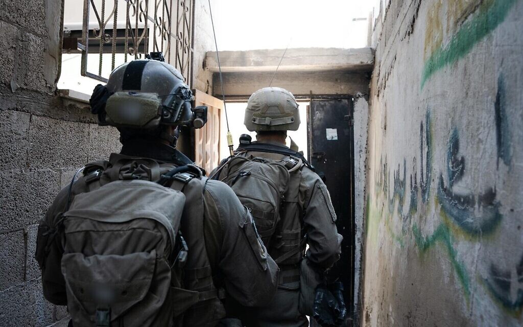 Des troupes opérant dans la bande de Gaza, sur une photo non datée publiée le 30 mars 2024 (Crédit : Armée israélienne)